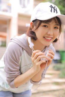 适合一个人在家看的视频素材